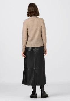 Prix Allégé HALLHUBER Gilet pulls et gilets col en v profond femme -France Hallhuber Soldes Boutique 7bffb61de14f468c8c54c959559c89d5