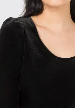 Réduction HALLHUBER T-shirt à manches longues t-shirts et tops encolure large ronde femme -France Hallhuber Soldes Boutique a1239576eb434a35bf2556d61d373c4c