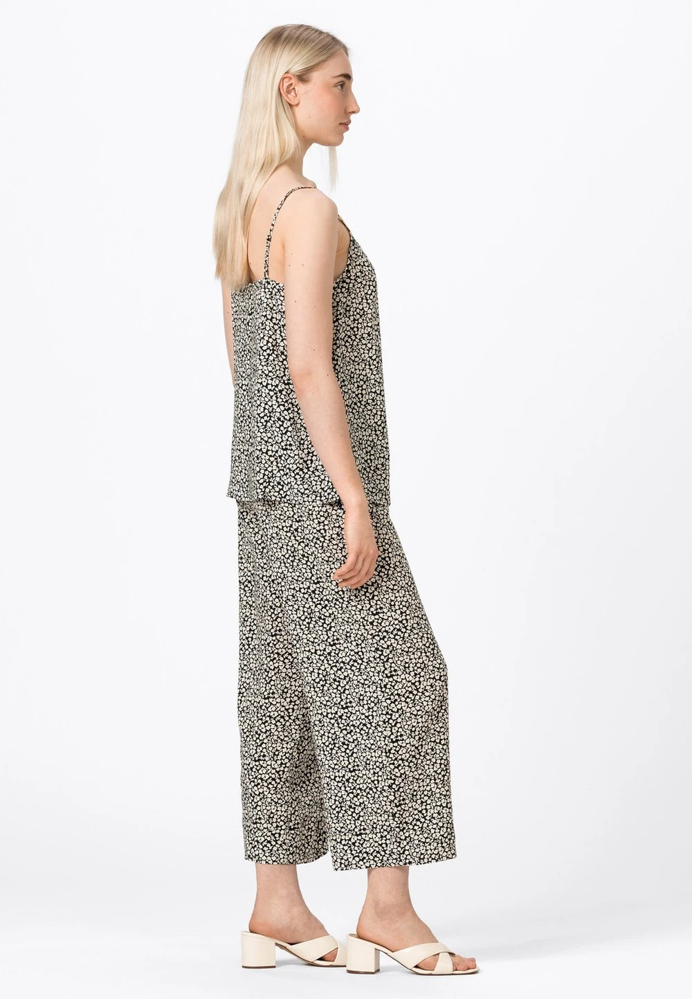 Prix Légers HALLHUBER MIT MILLEFLEURS - Débardeur t-shirts et tops echancrure dos femme 3 Prix Légers HALLHUBER MIT MILLEFLEURS - Débardeur t-shirts et tops echancrure dos femme – Image 3