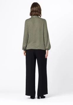 Prix Raisonnable HALLHUBER MIT GRAFIKPRINT - Blouse chemises et blouses col en v femme -France Hallhuber Soldes Boutique e84dd708cc4f4e999a11f63b87d12aae