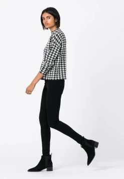 Prix Gelé HALLHUBER Pullover pulls et gilets col en v femme -France Hallhuber Soldes Boutique e89208dfc58a4e999e0926244ca22ed4