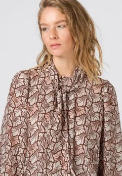 HALLHUBER Haute Qualité MIT SEPARIERTER SCHLUPPE - Blouse chemises et blouses col châle femme 8 HALLHUBER Haute Qualité MIT SEPARIERTER SCHLUPPE - Blouse chemises et blouses col châle femme -France Hallhuber Soldes Boutique eb5d71c225844066a6b65afba1d297cc